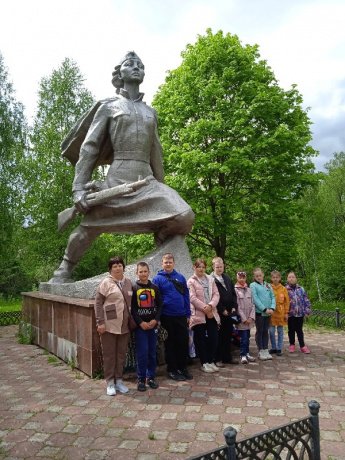 4в - экскурсия по памятным местам родного города