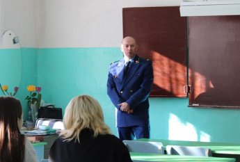 Урок по праву в 9 классе