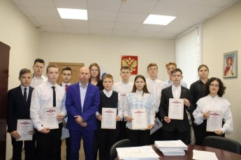 Победители конкурса эссе на приёме в Прокуратуре Новосокольнического района